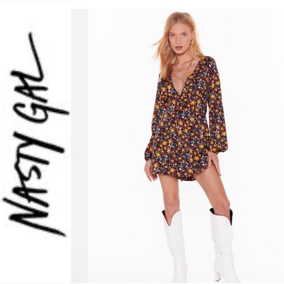 NWT $69R. Nasty Gal Flower Me With Love Romper - Picture 1 of 9